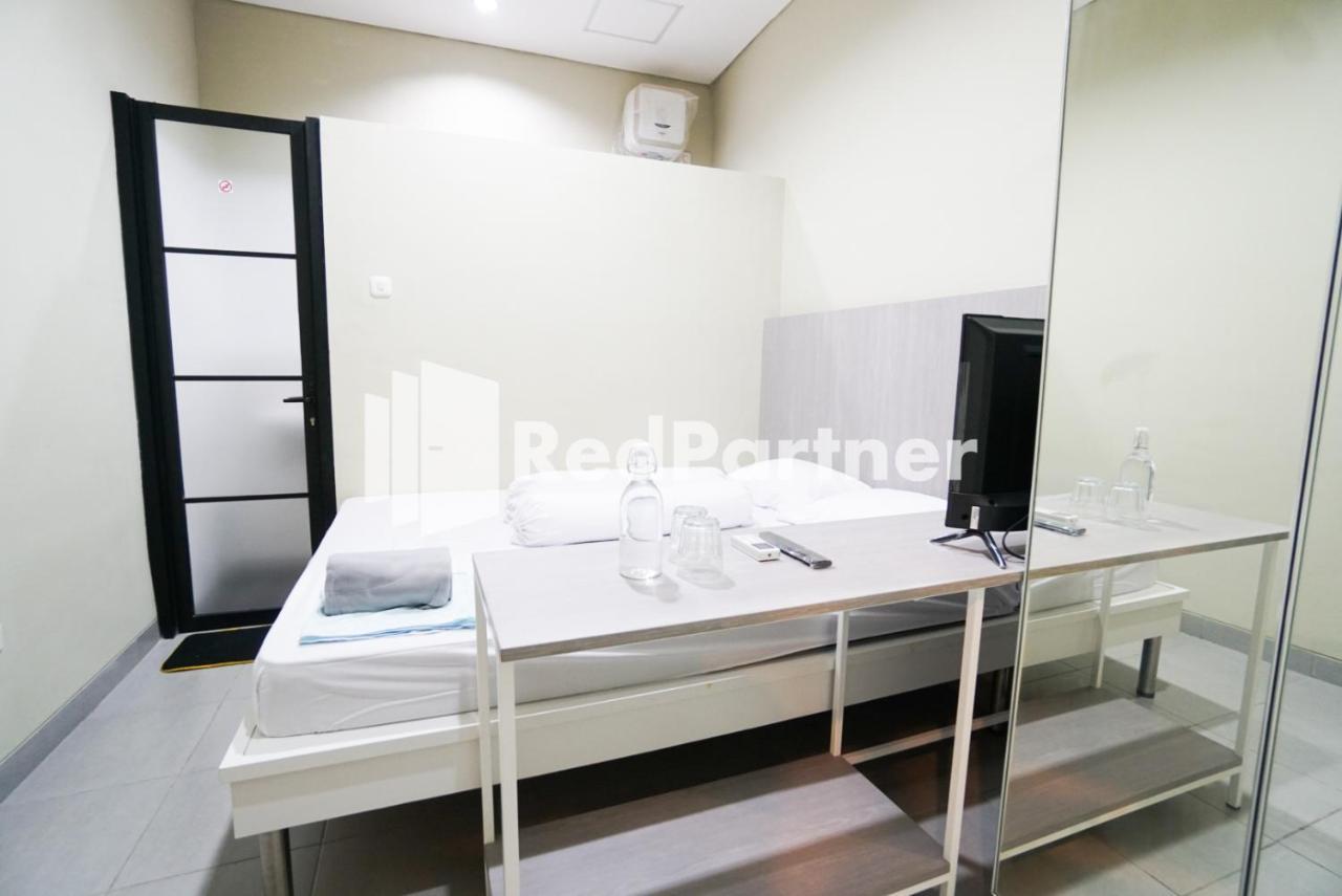 Tomang Gelong Guest House Syariah Mitra Reddoorz Jakarta Luaran gambar