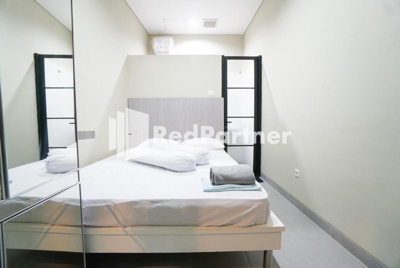 Tomang Gelong Guest House Syariah Mitra Reddoorz Jakarta Luaran gambar