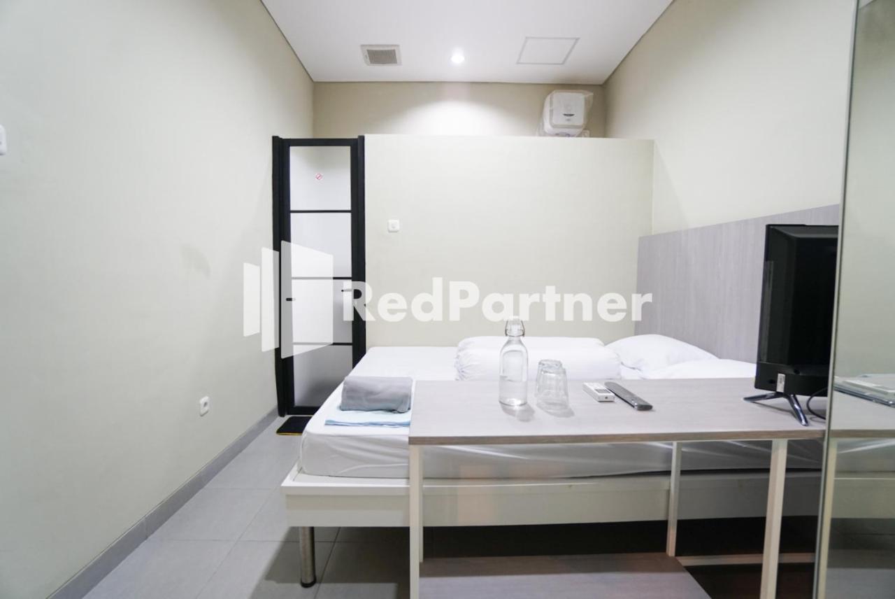 Tomang Gelong Guest House Syariah Mitra Reddoorz Jakarta Luaran gambar