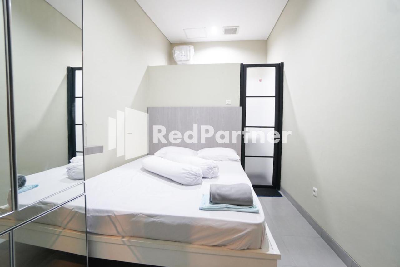 Tomang Gelong Guest House Syariah Mitra Reddoorz Jakarta Luaran gambar