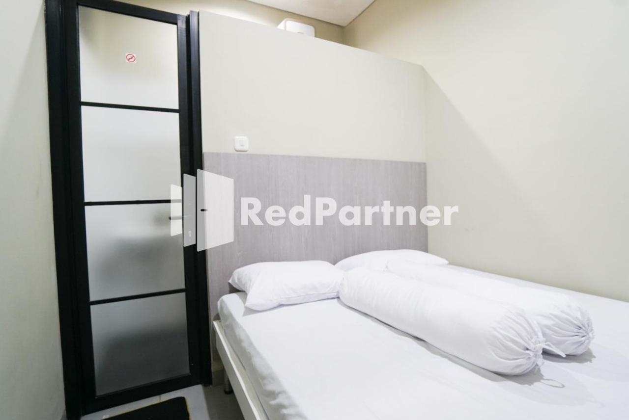 Tomang Gelong Guest House Syariah Mitra Reddoorz Jakarta Luaran gambar