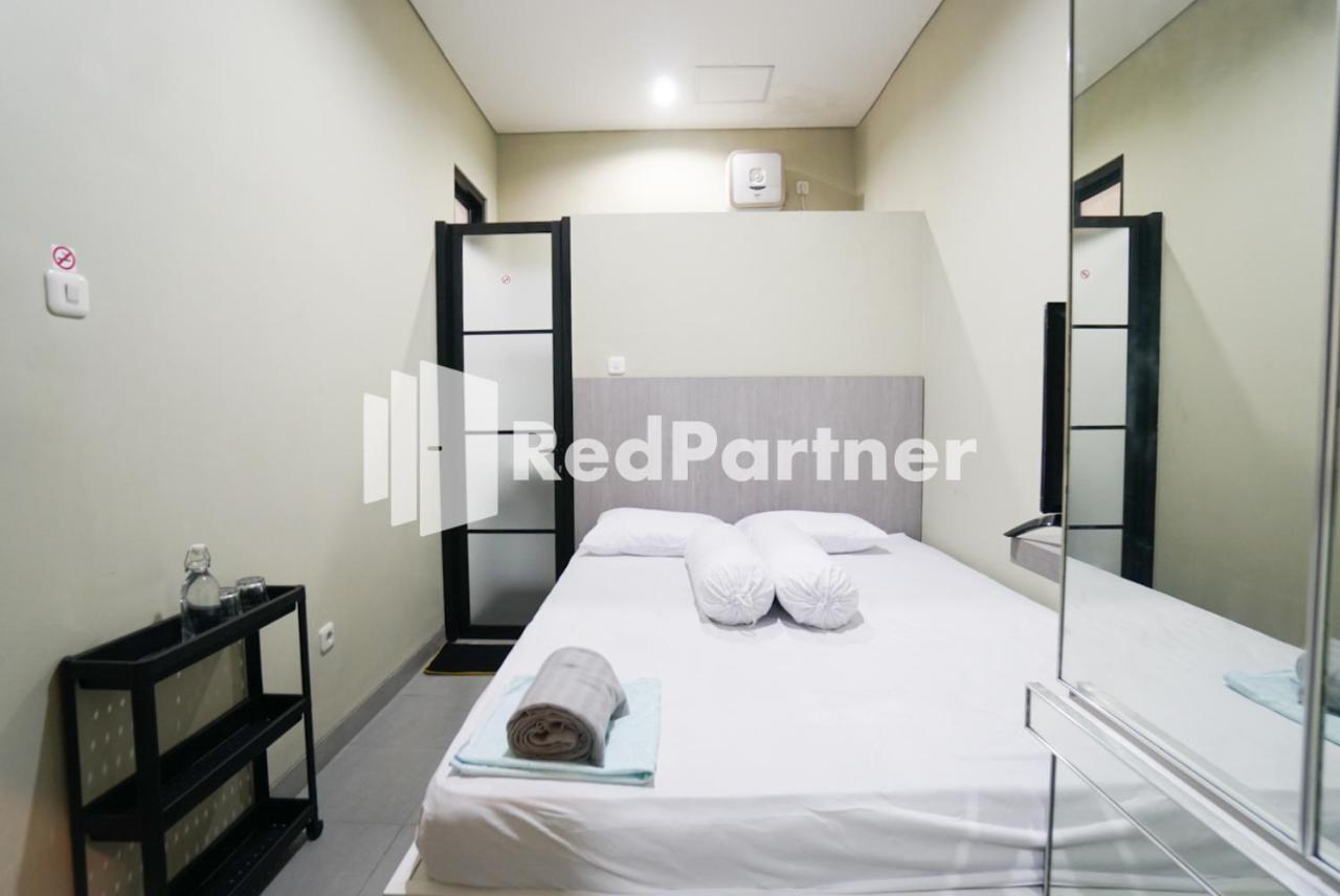 Tomang Gelong Guest House Syariah Mitra Reddoorz Jakarta Luaran gambar