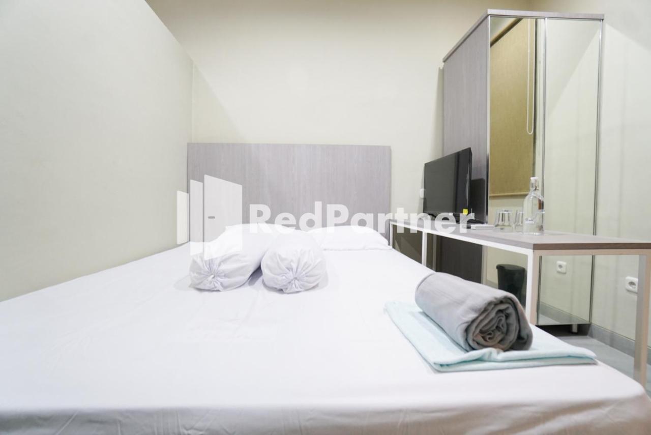 Tomang Gelong Guest House Syariah Mitra Reddoorz Jakarta Luaran gambar
