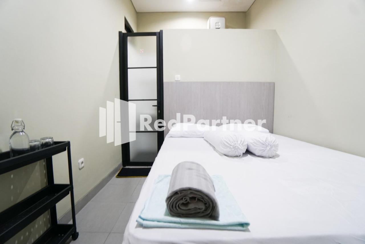Tomang Gelong Guest House Syariah Mitra Reddoorz Jakarta Luaran gambar