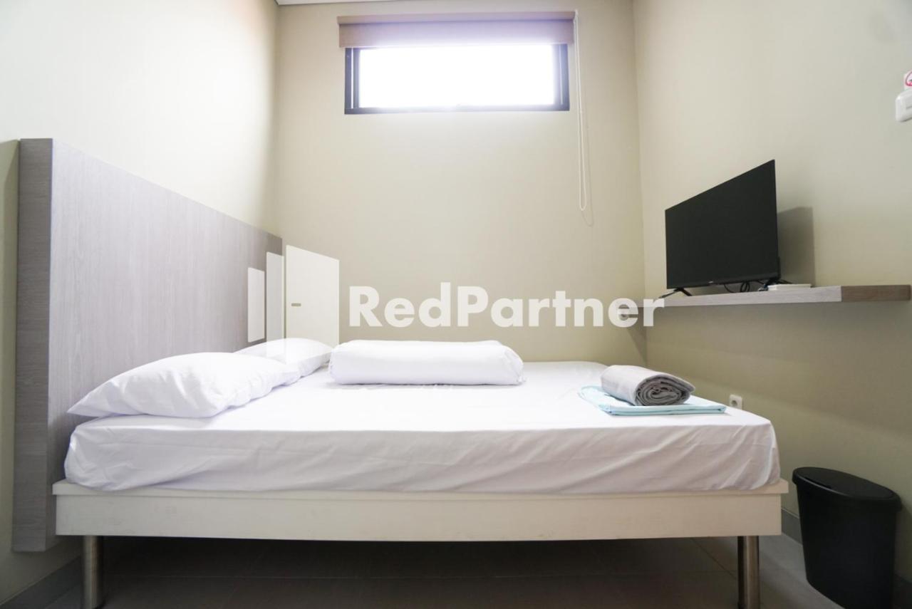Tomang Gelong Guest House Syariah Mitra Reddoorz Jakarta Luaran gambar