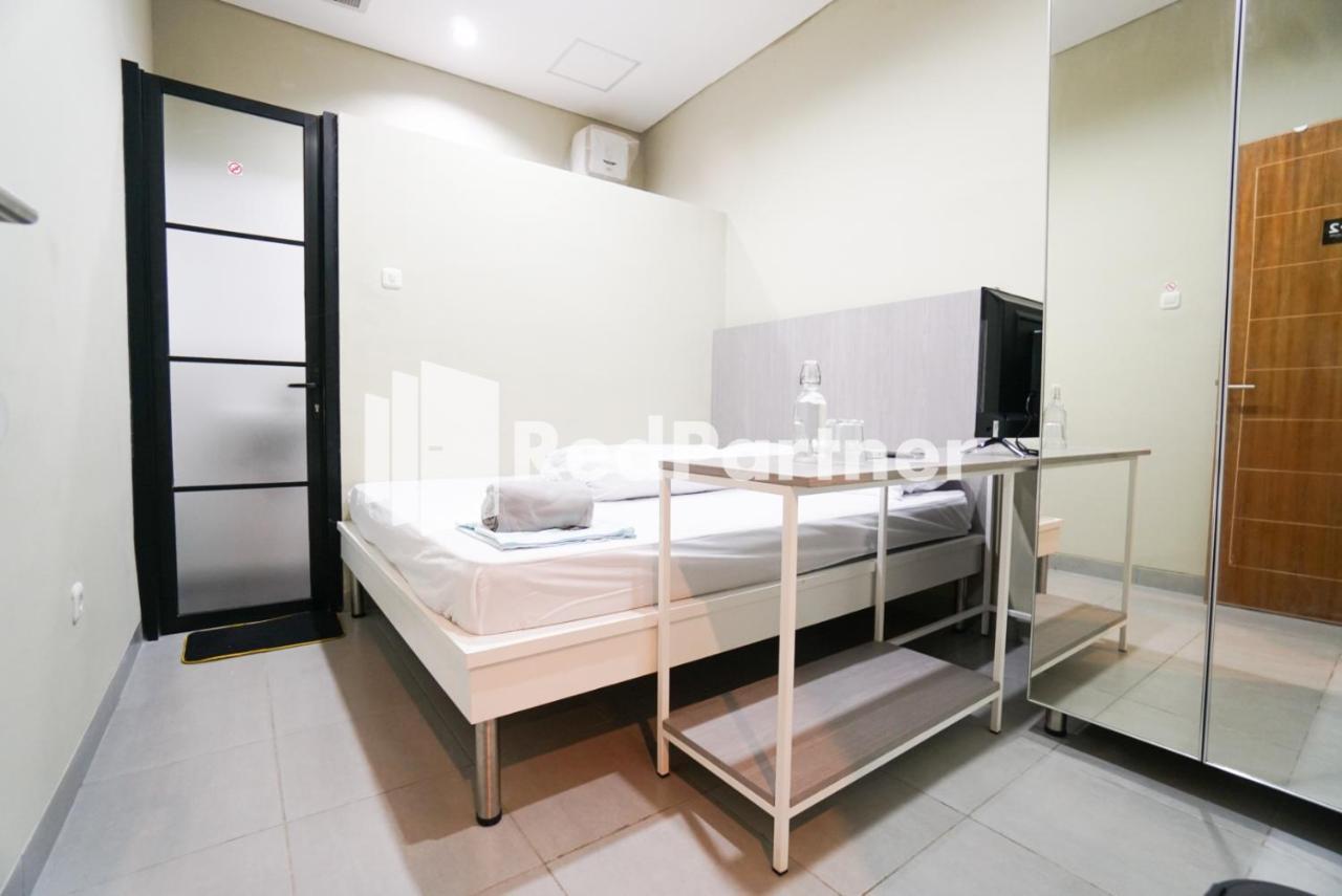 Tomang Gelong Guest House Syariah Mitra Reddoorz Jakarta Luaran gambar
