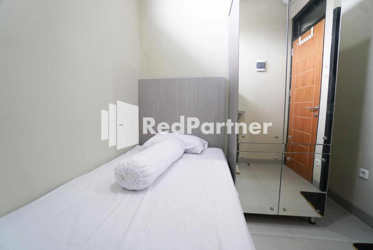 Tomang Gelong Guest House Syariah Mitra Reddoorz Jakarta Luaran gambar