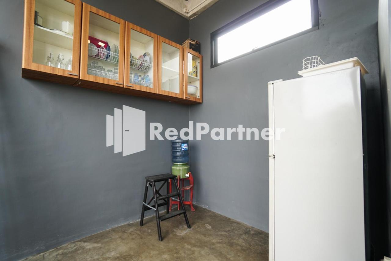 Tomang Gelong Guest House Syariah Mitra Reddoorz Jakarta Luaran gambar