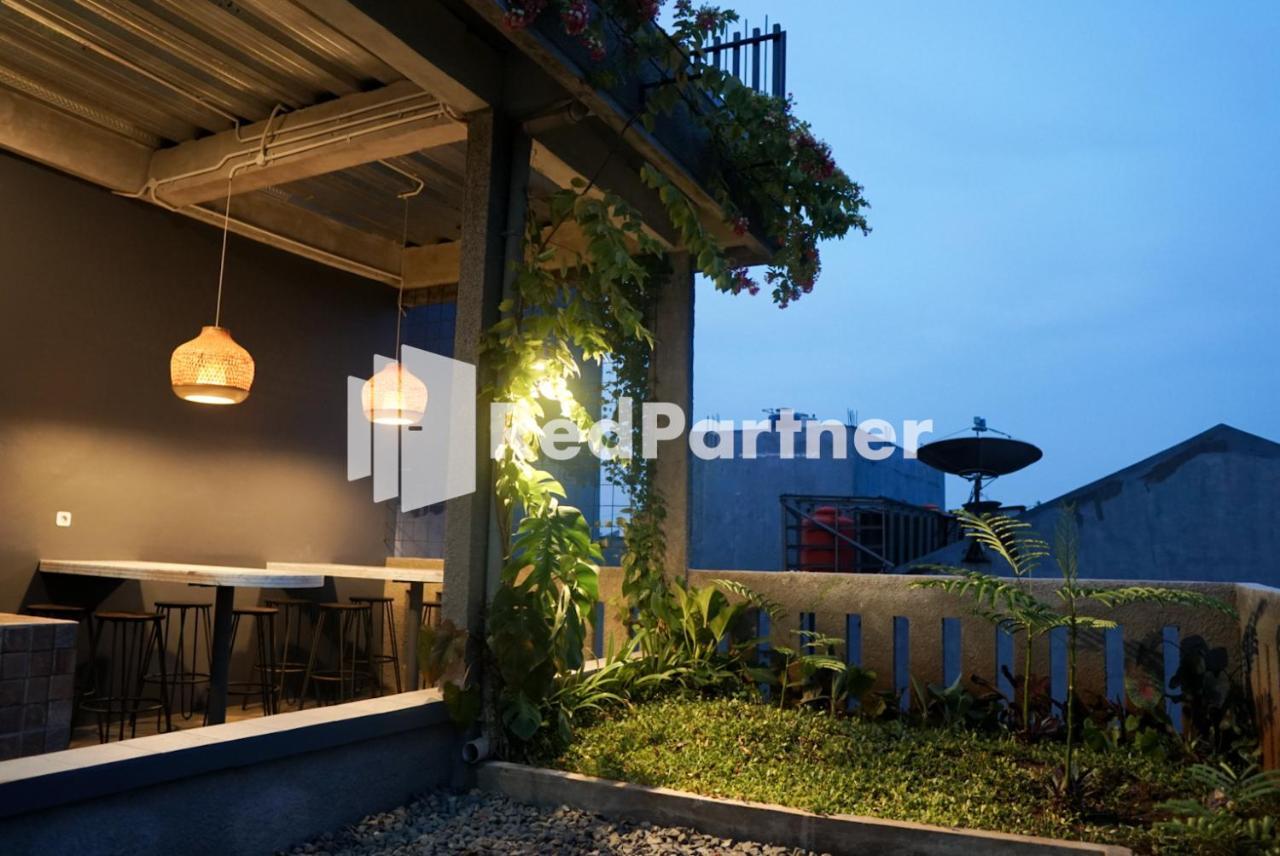 Tomang Gelong Guest House Syariah Mitra Reddoorz Jakarta Luaran gambar