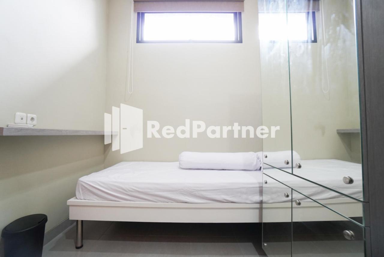 Tomang Gelong Guest House Syariah Mitra Reddoorz Jakarta Luaran gambar