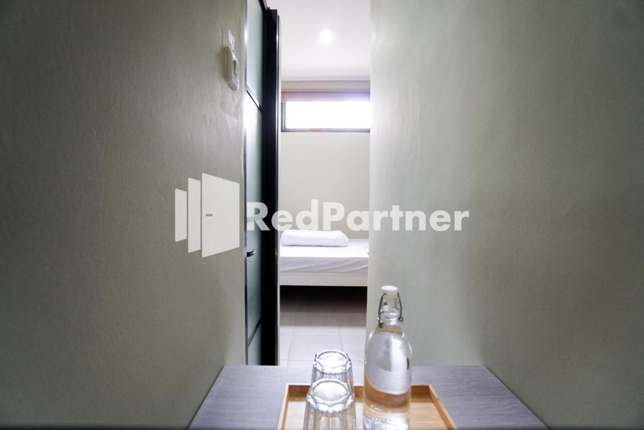 Tomang Gelong Guest House Syariah Mitra Reddoorz Jakarta Luaran gambar