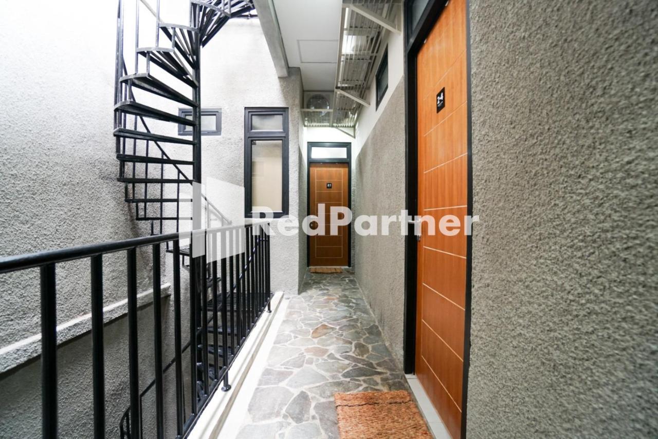 Tomang Gelong Guest House Syariah Mitra Reddoorz Jakarta Luaran gambar