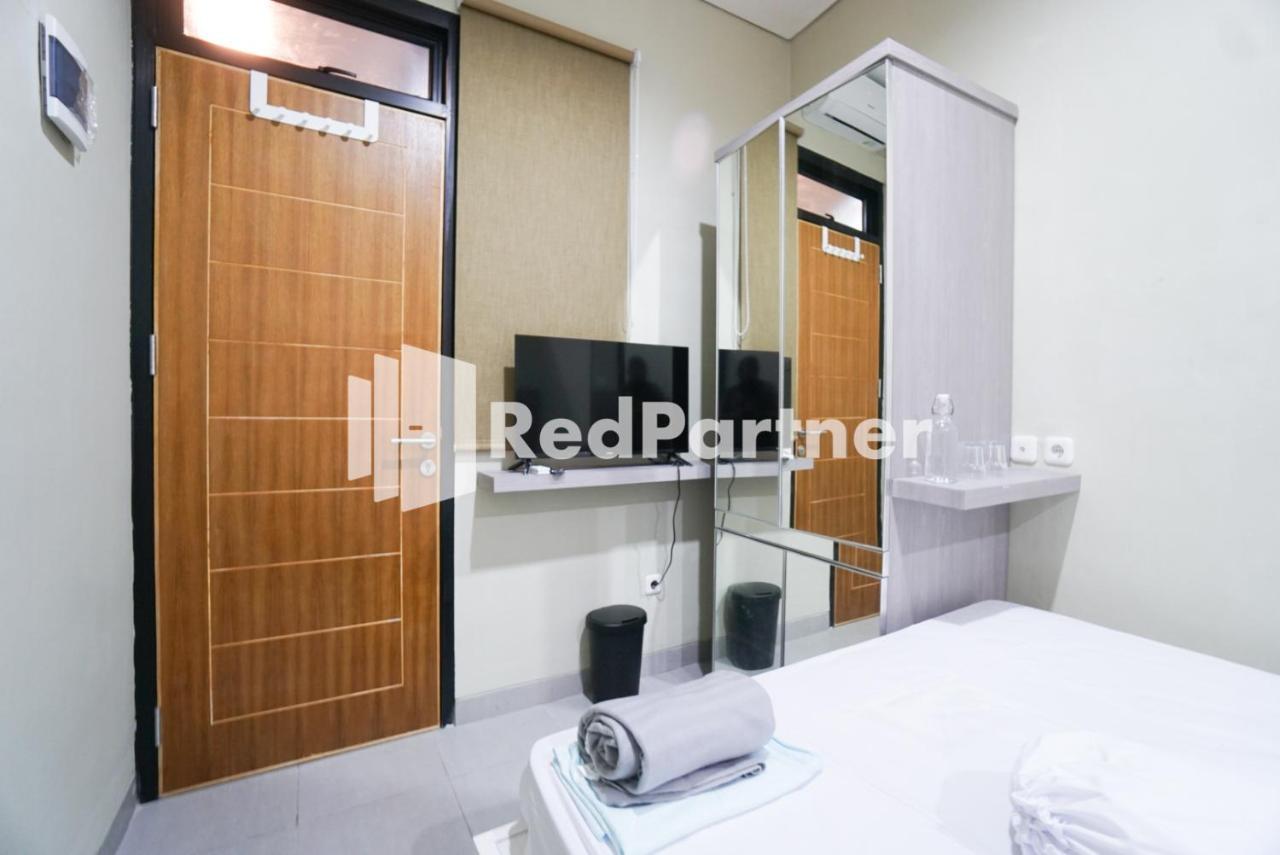 Tomang Gelong Guest House Syariah Mitra Reddoorz Jakarta Luaran gambar