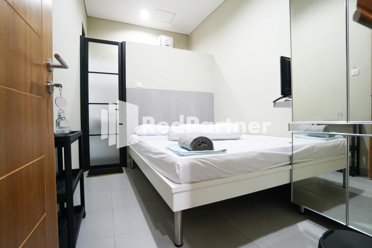 Tomang Gelong Guest House Syariah Mitra Reddoorz Jakarta Luaran gambar