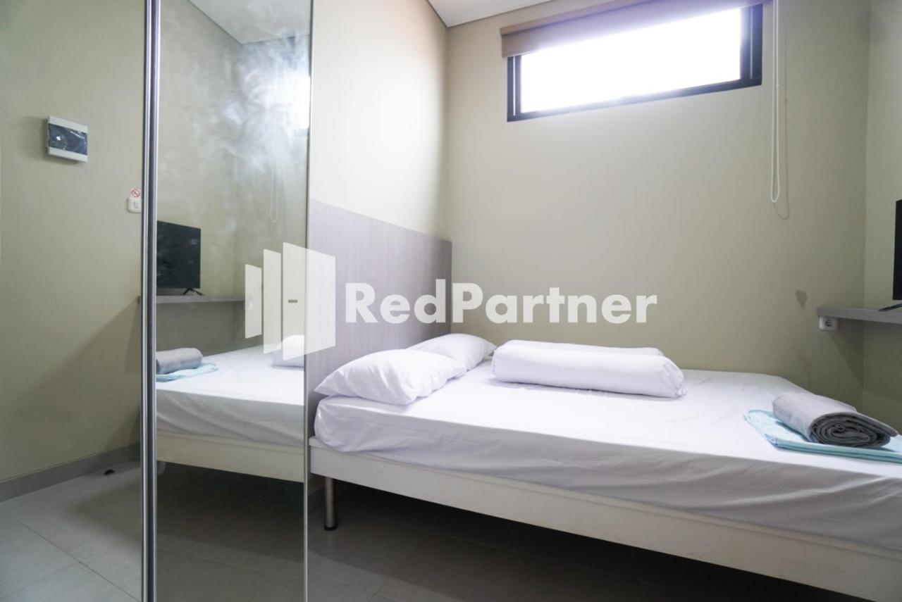 Tomang Gelong Guest House Syariah Mitra Reddoorz Jakarta Luaran gambar