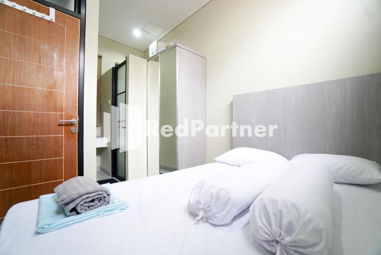 Tomang Gelong Guest House Syariah Mitra Reddoorz Jakarta Luaran gambar