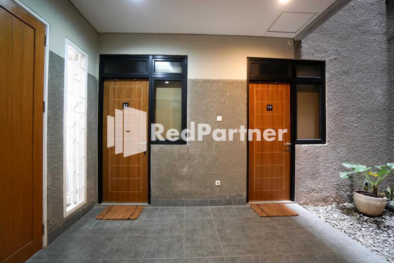 Tomang Gelong Guest House Syariah Mitra Reddoorz Jakarta Luaran gambar