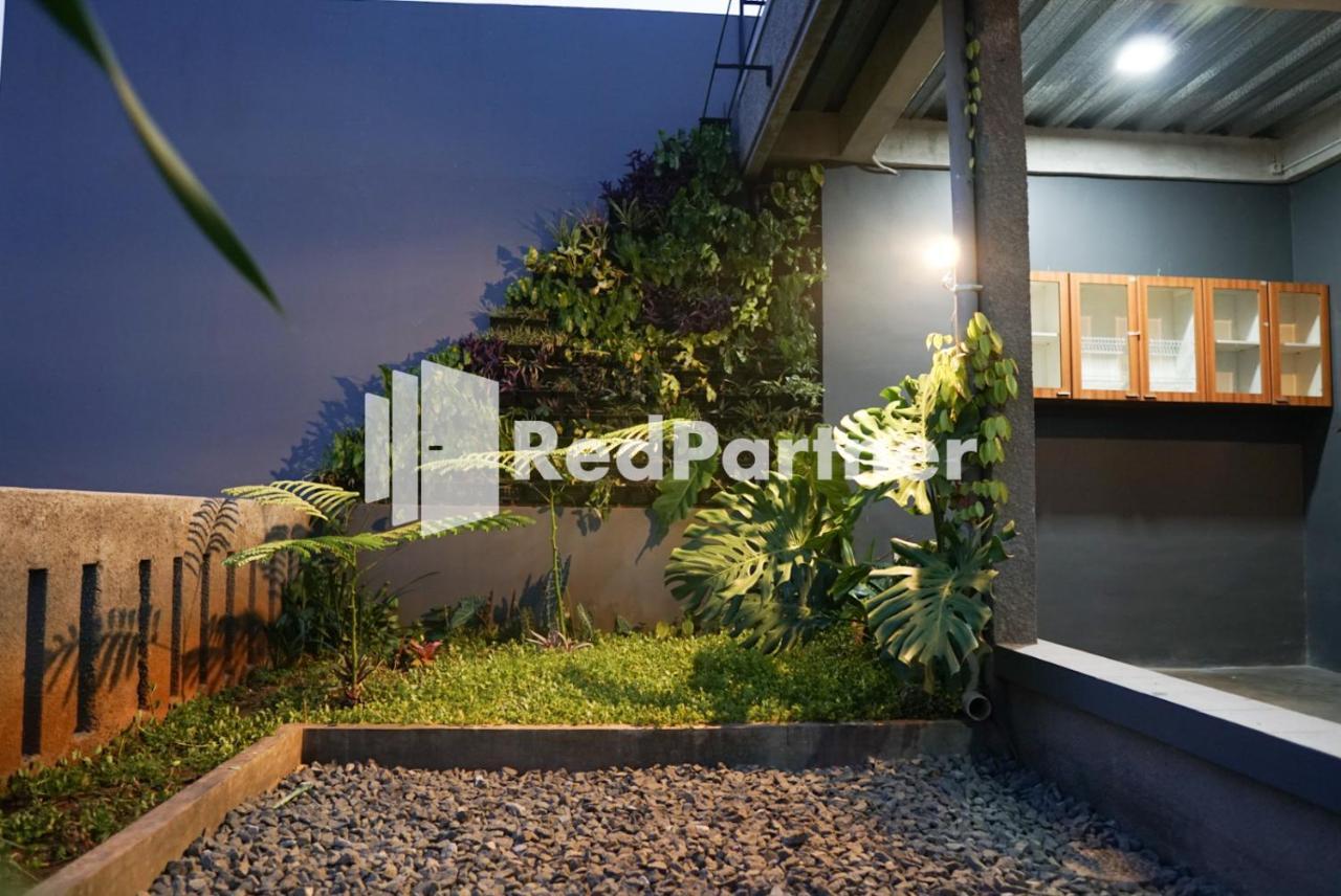 Tomang Gelong Guest House Syariah Mitra Reddoorz Jakarta Luaran gambar