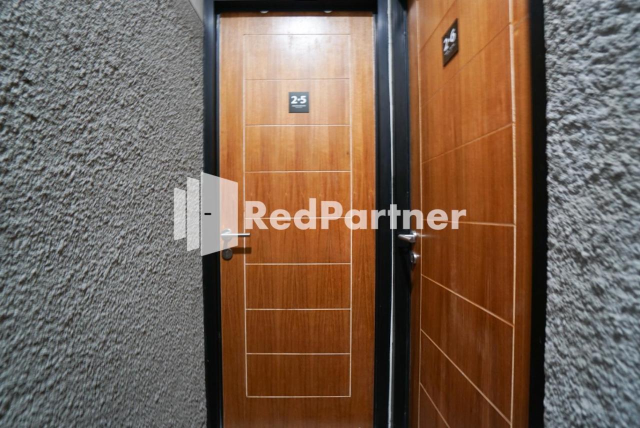 Tomang Gelong Guest House Syariah Mitra Reddoorz Jakarta Luaran gambar